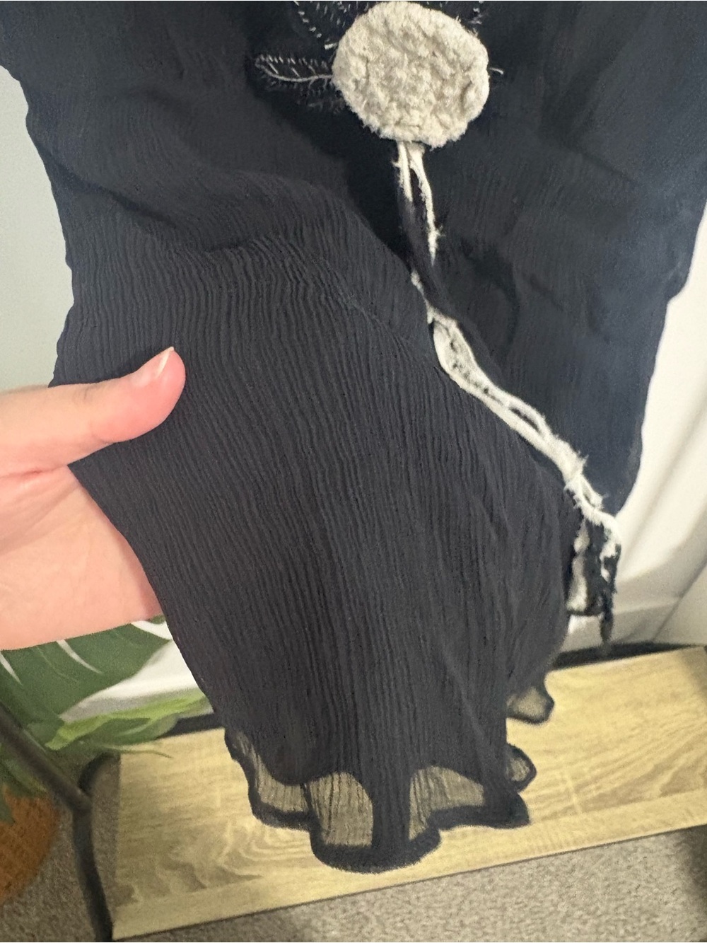 White House Black Market Black Crinkle Silk Cami With Rosette Women’s Size Small - Picture 9 of 13